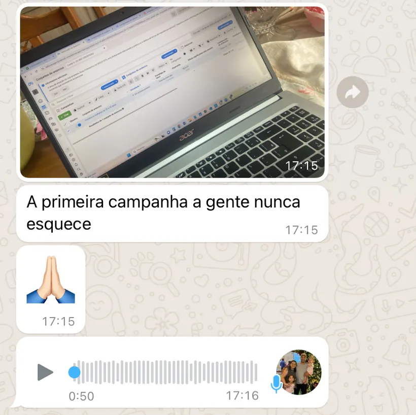 Ela cria anúncios pra divulgar a oficina mecânica e trazer mais clientes